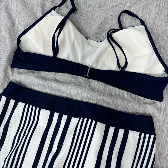 Striped swimsuit - Picture 2 of 13